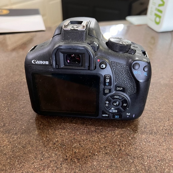 Canon rebel t6 bundle. Extra lens and bag included. - Picture 2 of 4